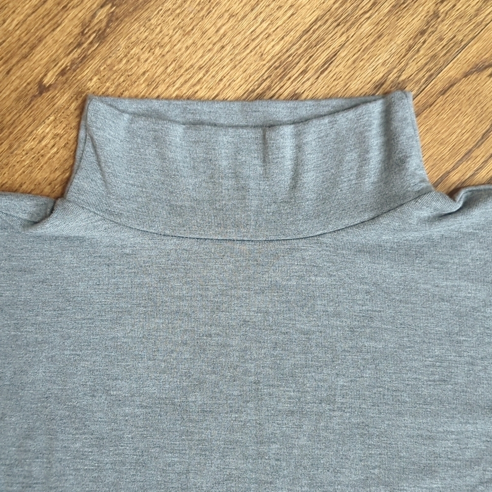 LOFT 3/4 Sleeve Top Gray with White Shirttail Size XSP - Picture 3 of 6
